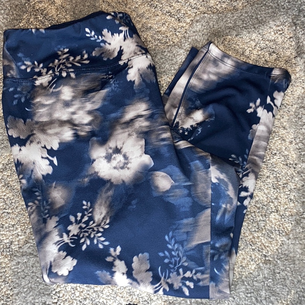 Vera Wang capri leggings